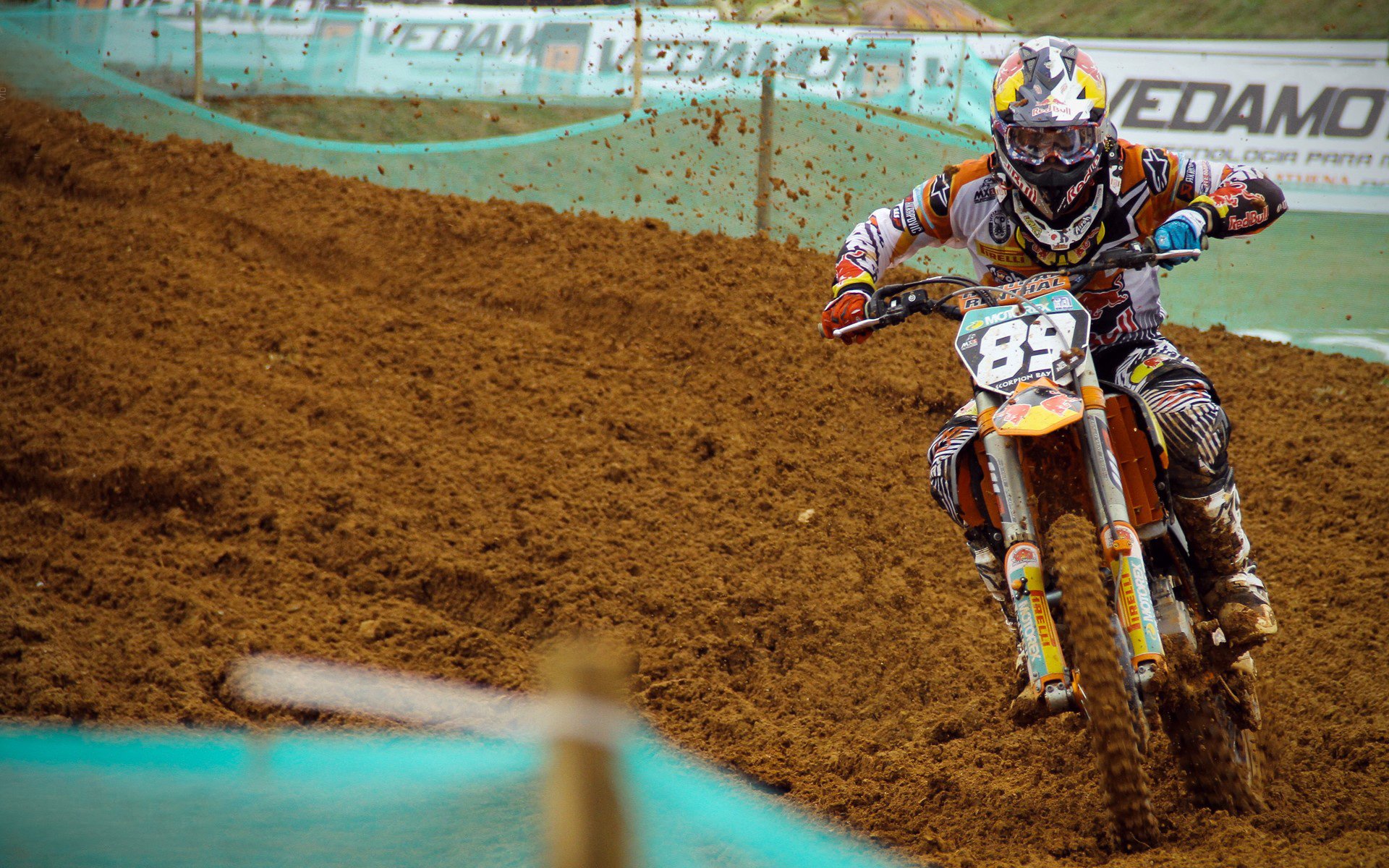 _红白蓝冠军赛：经典色彩赛场的激烈角逐_，红白蓝三种颜色代表了什么